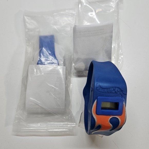 VINTAGE NEW Kellogg's Promo Hot Wheels Blue Kid's Digital Watch Set of 2 - Picture 1 of 4